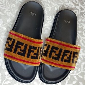 Fendi slides size 40